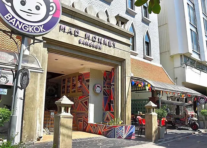 Mad Monkey @ Rambuttri Village Khaosan Area Hotel 2*