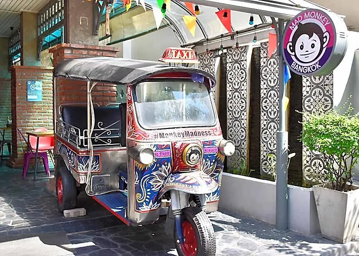 Mad Monkey @ Rambuttri Village Khaosan Area Hotel 2*