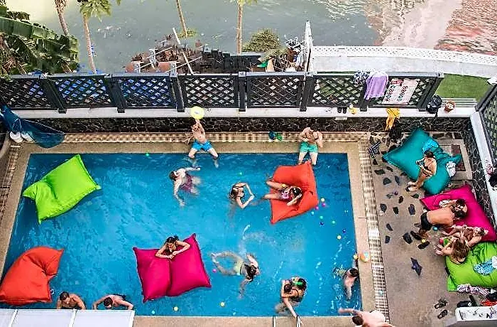 Mad Monkey @ Rambuttri Village Khaosan Area Hotel 2*